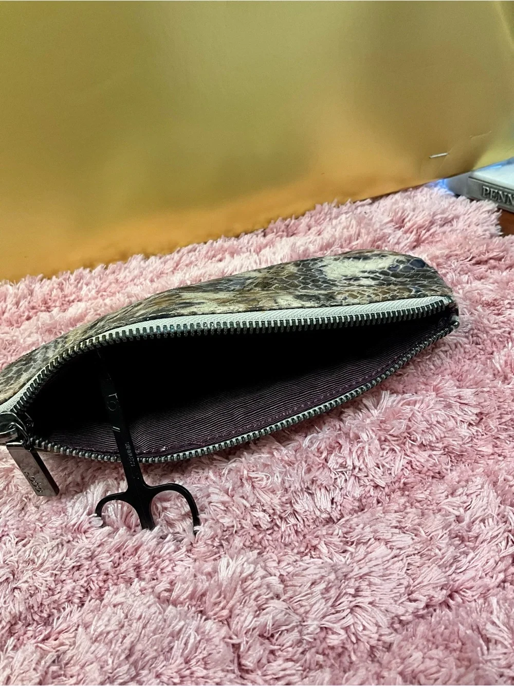 HOBO clutch striking
